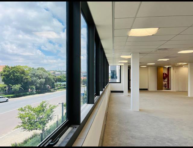 333M² OFFICE TO LET IN VORNA VALLEY